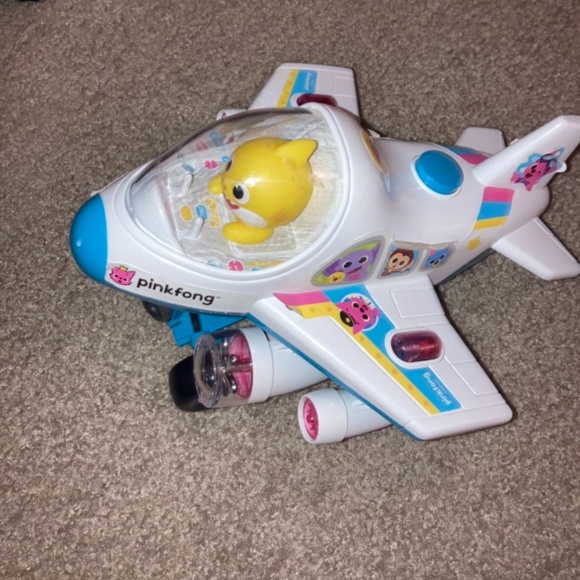 Baby shark moving singing airplane Christmas present - Picture 3 of 3